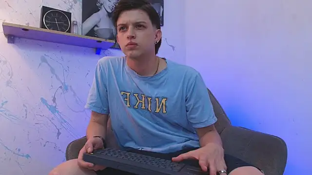 sebastamayo  online show from April 10, 12:56 pm