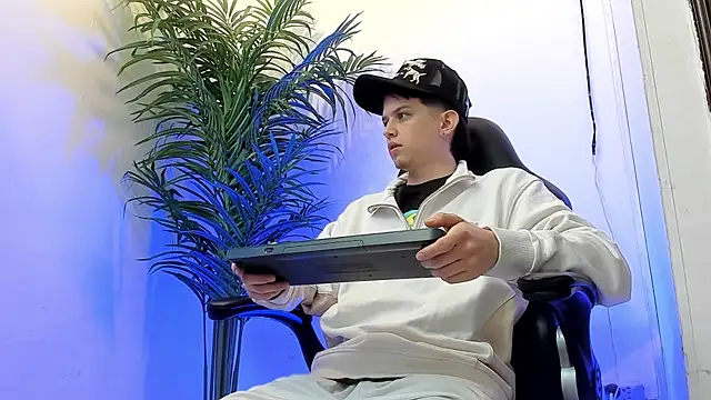 sebastamayo  online show from January 8, 9:42 pm