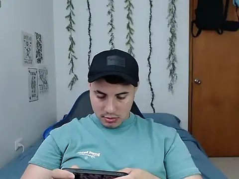 ENZO444  online show from December 19, 5:26 am