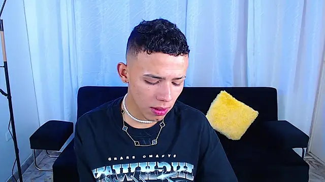 Jakee 18 online show from December 15, 1:30 pm