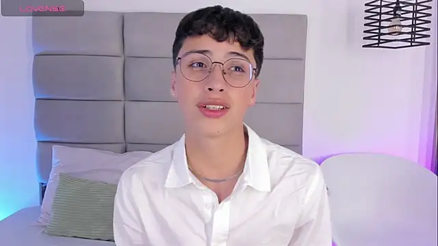 JoshClaarktt online show from April 7, 4:12 am