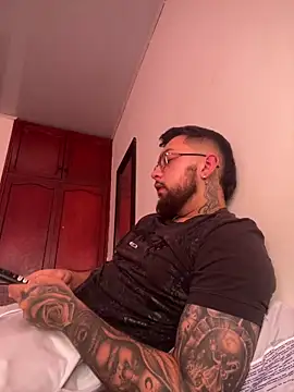 JCardona69 online show from December 14, 8:05 pm