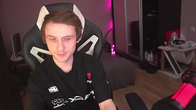 art hunter online show from December 15, 8:50 pm