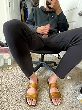 Kingbertfeet online show from December 21, 2:14 pm