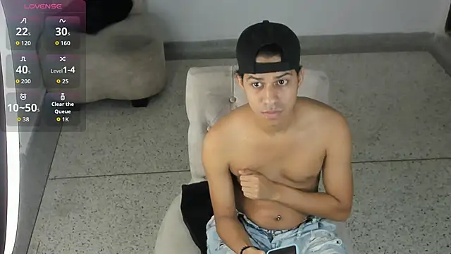 Victor LatinBoy online show from March 8, 3:10 am