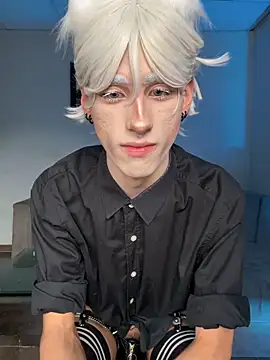 Kitsuneplay  online show from May 2, 9:50 pm