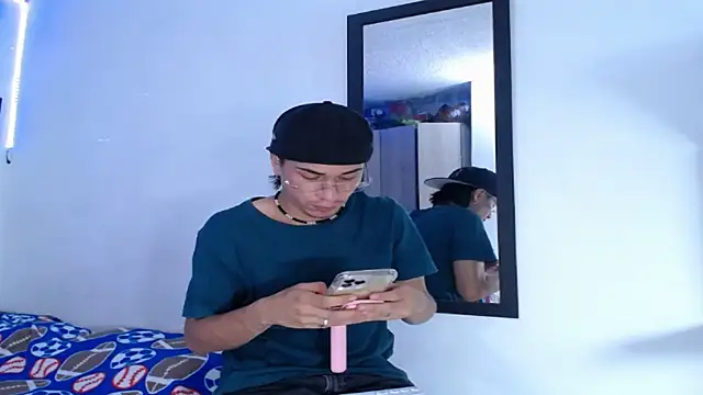 YourSecretCraving online show from March 5, 1:35 am