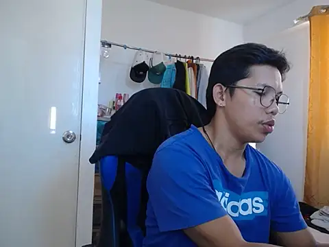 holly oreo online show from June 21, 2:17 am