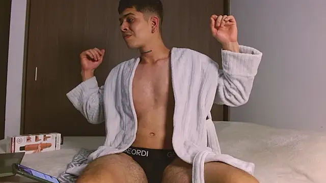 Andrew Mahecha online show from February 4, 1:33 am