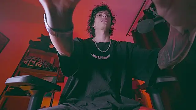 Olliver   y online show from April 20, 2:25 am