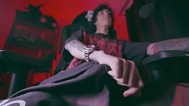 Olliver   y online show from April 14, 2:44 am