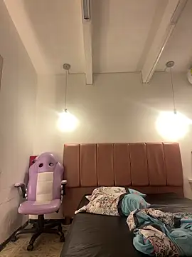 Iamcami  online show from February 25, 7:37 pm