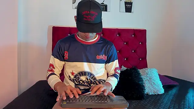 Liamsubtle01 online show from February 17, 11:09 am