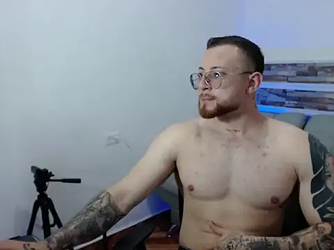 Justin-mackenlly online show from April 7, 10:59 am