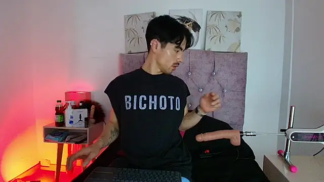 Ethan Briggs  online show from March 18, 3:42 am