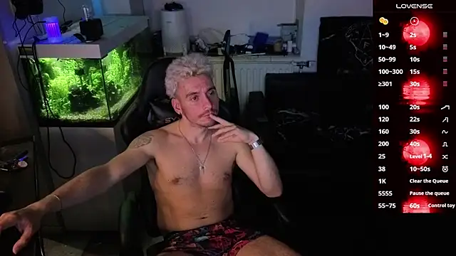 Rayzel White online show from April 11, 9:51 pm