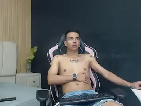 MaximoGrayy online show from January 15, 7:38 pm