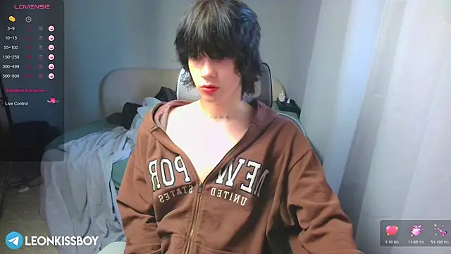 LeonBoykisser online show from March 15, 5:37 am