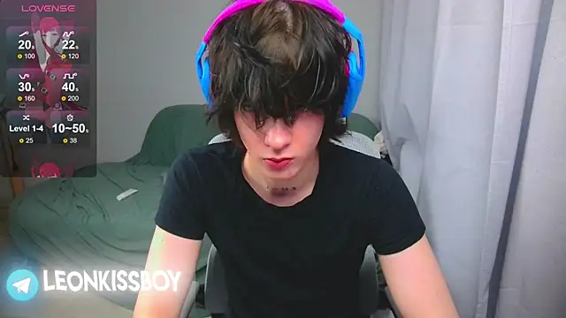 LeonBoykisser online show from April 15, 4:12 am