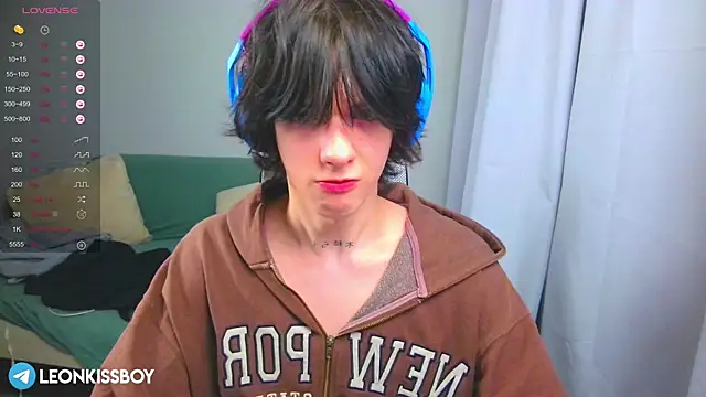 LeonBoykisser online show from March 26, 10:08 am