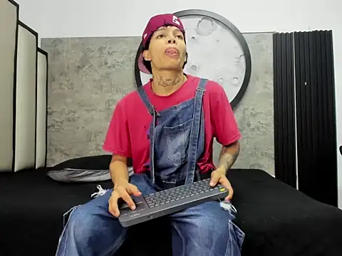 Dogan Renzo0 online show from February 13, 9:31 pm