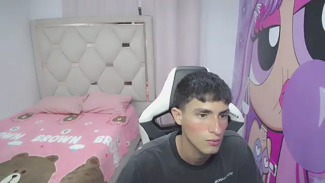 Akyra latinn online show from January 17, 4:10 pm