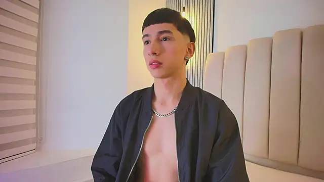 lian cameron online show from April 7, 4:01 am