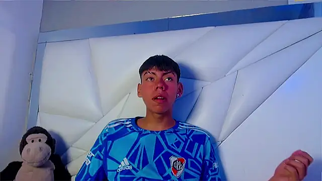 Liarr  online show from April 13, 8:53 pm