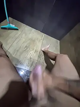 LucasSouza74185 online show from April 16, 9:26 pm