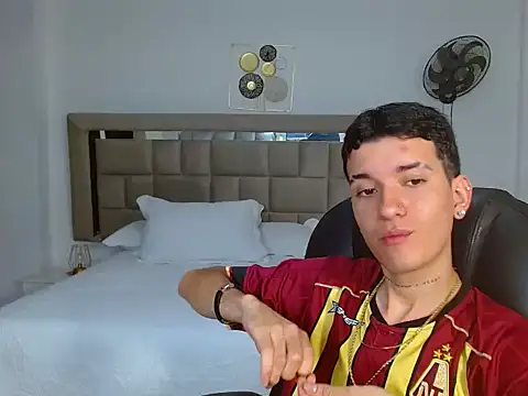 eroboyxox online show from February 23, 8:21 pm