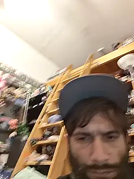 TrndSettr online show from February 7, 11:32 pm