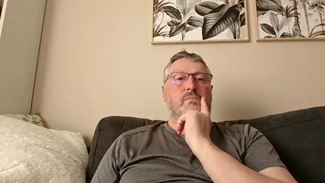 doudou310 online show from April 11, 7:45 am