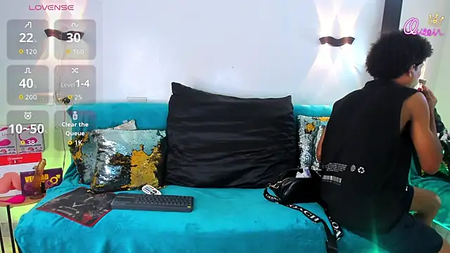 Walkers05 online show from April 8, 9:01 pm