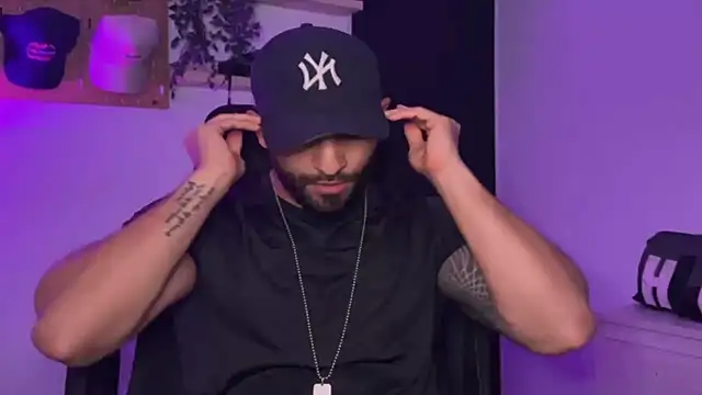 SamDornan51 online show from April 18, 5:53 am