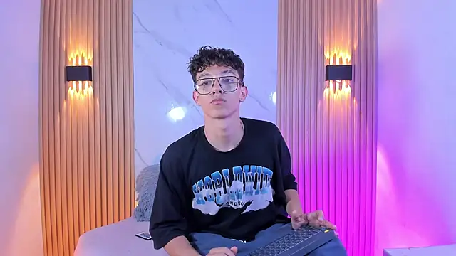 Christopher Hunter online show from February 20, 7:48 pm