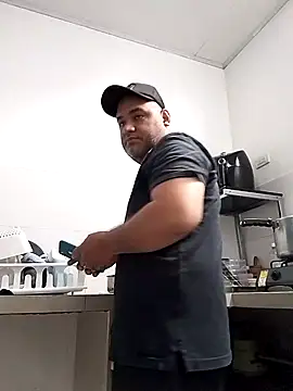 wessAndSandri online show from April 25, 3:20 pm