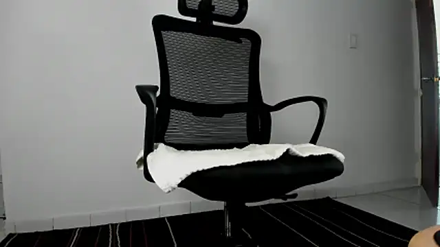 CRISTHIAN WOLF1 online show from April 15, 8:42 pm