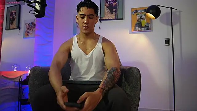 TaylerCross  online show from March 10, 1:17 pm