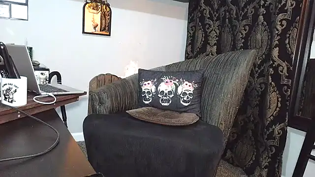 F D R  online show from April 7, 12:21 am