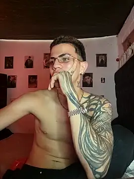 paul-mendezx online show from April 18, 7:07 pm