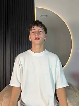 ARON LUXX online show from February 9, 3:22 am