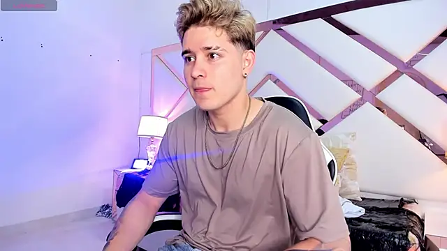 rayan linxx online show from March 12, 7:21 pm