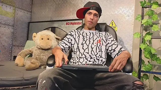 ItsZairen online show from March 21, 3:32 am