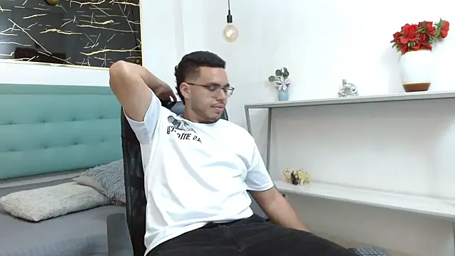 Trevor Ash online show from February 11, 7:46 am