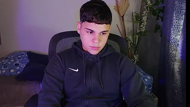 eithan jonnes online show from April 10, 9:11 pm