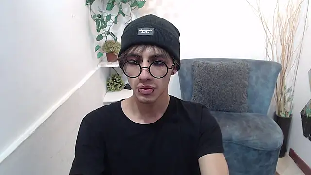 AaronBeer  online show from February 28, 12:15 pm