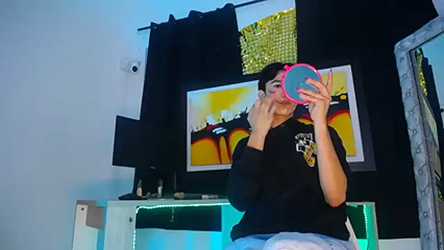 jullian ricci online show from March 26, 8:02 pm