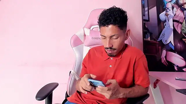 NoaahTylor online show from April 7, 4:56 am