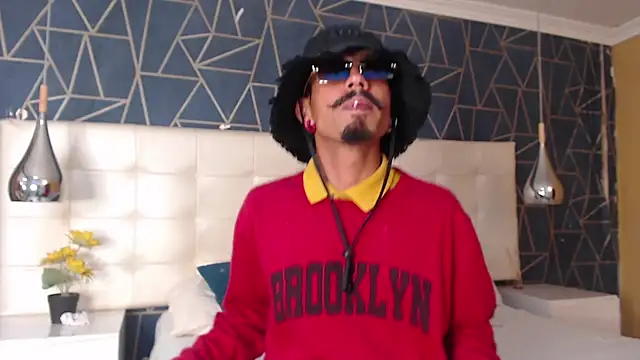 NoaahTylor online show from February 15, 7:11 pm