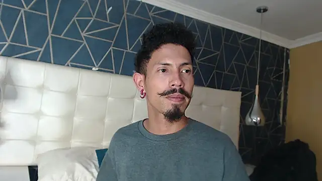 NoaahTylor online show from February 12, 8:26 pm